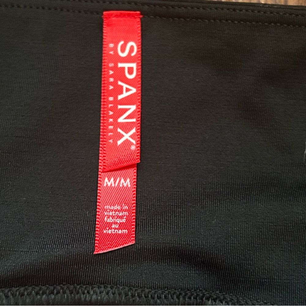 NWT SPANX Faux Leather Moto Legging Size Med - Picture 3 of 4